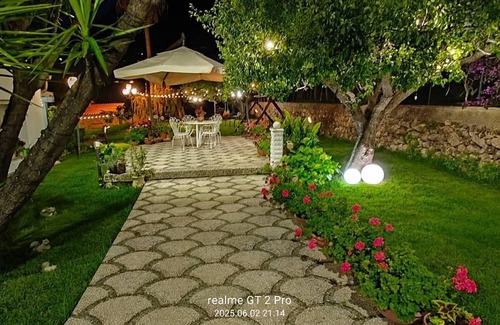 Carini Apartamento | Cute Deluxe cozy room with bathroom, kitchen and garden