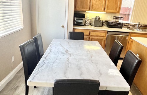 Tracy Casa | Beautiful 2-storey Home centrally located in Tracy