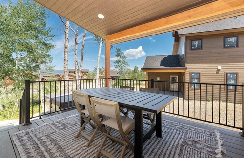 Silvercreek Casa | Brand New Lux Ski in/out Granby, Hot Tub, A/C!