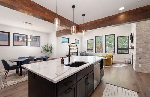 Silvercreek Casa | Brand New Lux Ski in/out Granby, Hot Tub, A/C!