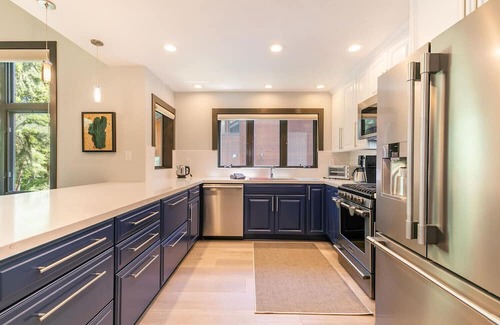 Incline Village Casa | Serenity Townhouse in Incline Village with Community Hot Tub