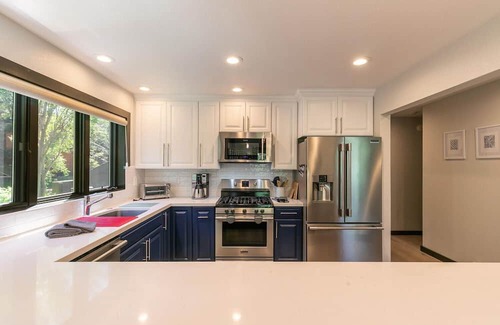 Incline Village Casa | Serenity Townhouse in Incline Village with Community Hot Tub