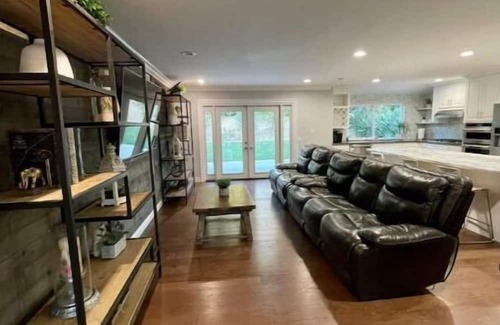 Claremont Casa | Charming Claremont 4BR Pool Home