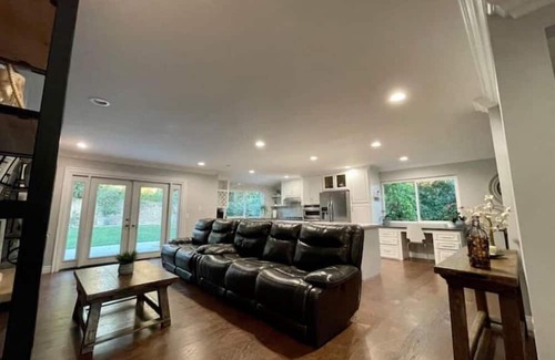 Claremont Casa | Charming Claremont 4BR Pool Home