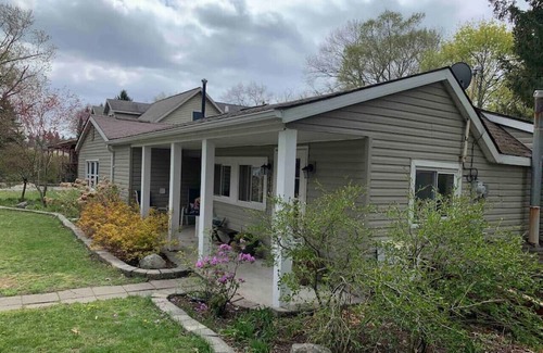 West Bloomfield Casa | Union Lake Retreat**