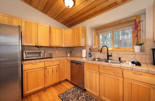 Fraser Casa | Beautiful Rustic Home, 4 BDR + Bonus!