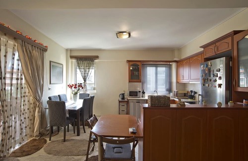 Khalandrion Apartamento | Paradeisos Modern, 2BR, 2BA, Fully Equipped