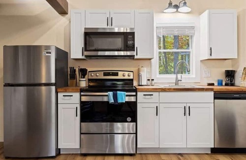 Hendersonville Casa | Sunshine Cottage~$375 Free Activities Daily