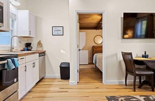 Hendersonville Casa | Sunshine Cottage~$375 Free Activities Daily