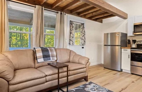 Hendersonville Casa | Sunshine Cottage~$375 Free Activities Daily