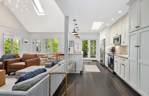 Saluda Casa | Tree Blew Inn: free daily activities, cozy rooms.