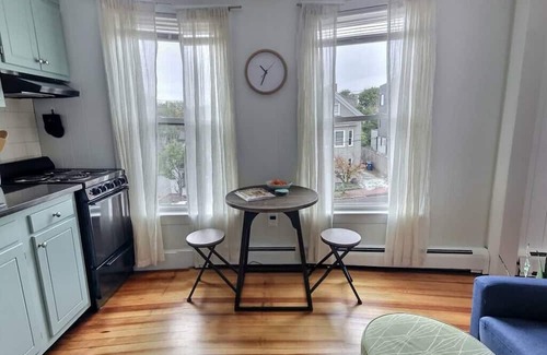 Munjoy Hill Apartamento | Petit Pad Atop Munjoy Hill+Steps to Eastern Prom!