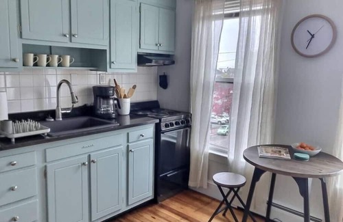 Munjoy Hill Apartamento | Petit Pad Atop Munjoy Hill+Steps to Eastern Prom!