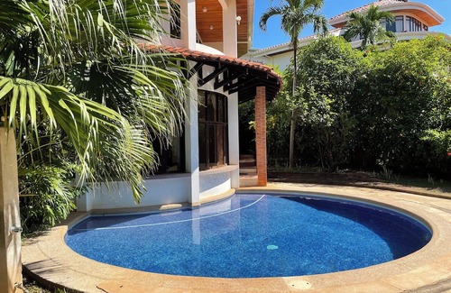 Tamarindo Casa | Spacious house just 4 blocks from the beach and center of town