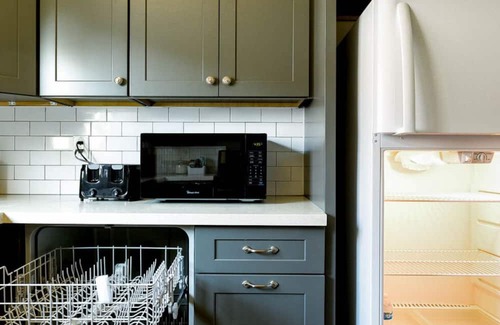 Alhambra Casa | Mid-Century 2BR + Parking + Near DTLA #TravelSGV