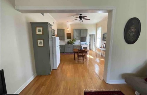 Breaux Bridge Apartamento | Suite at the Opera House