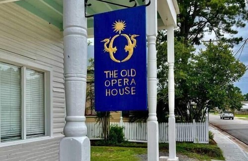 Breaux Bridge Apartamento | Suite at the Opera House