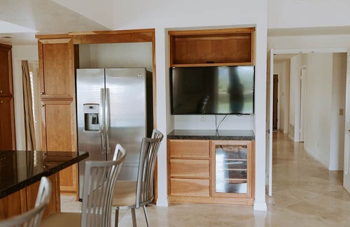 San Diego Casa | Beach and Racetrack Hideaway! Beautiful home in a safe gated Del Mar community.