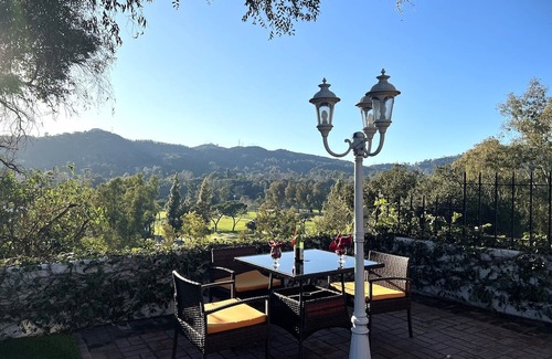 North Arroyo Casa | Famosa villa de cuenco de rosas en el área L.A