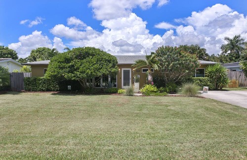 Wilton Manors Villa | BEAUTIFUL ZEN HOME WITH LARGE HEATED POOL & SPRING DISCOUNT!