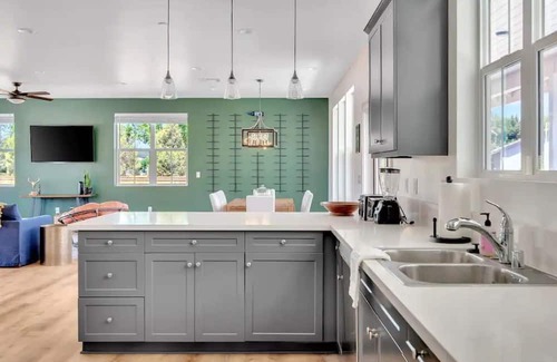 Atascadero Casa | Mirasol Manor -sleeps up to 14! Minutes to Paso + SLO