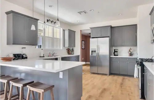 Atascadero Casa | Mirasol Manor -sleeps up to 14! Minutes to Paso + SLO