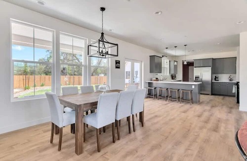 Atascadero Casa | Mirasol Manor -sleeps up to 14! Minutes to Paso + SLO