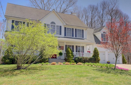 Preston Casa | Perfect home for adventure! 2mi to Foxwoods, 15 min to Mystic, tour CT WineTrail