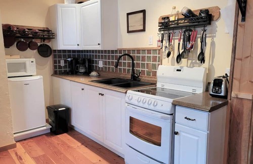 East Kootenay Cabina | Cozy, private, ranch cabin in the beautiful East Kootenay's