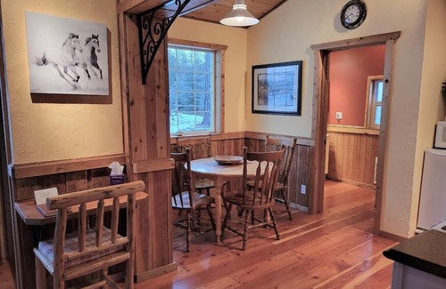 East Kootenay Cabina | Cozy, private, ranch cabin in the beautiful East Kootenay's
