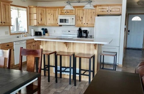 Hale Cabina | Lakefront Lookout on Sage Lake!