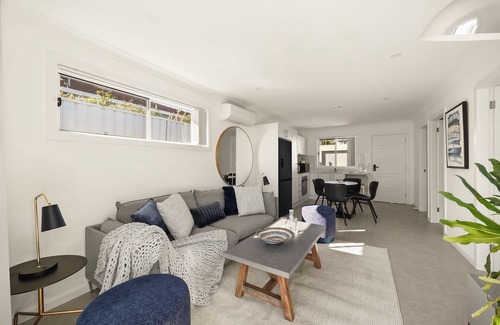 Brighton-le-Sands Casa | Beachside 2-Bed Home in Brighton-Le-Sand