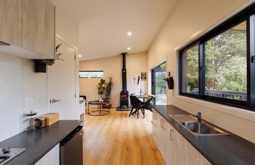 Waikino Cabaña | Hidden Springs Retreat - Karangahake Mountain View
