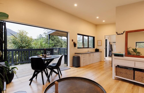 Waikino Cabaña | Hidden Springs Retreat - Karangahake Mountain View