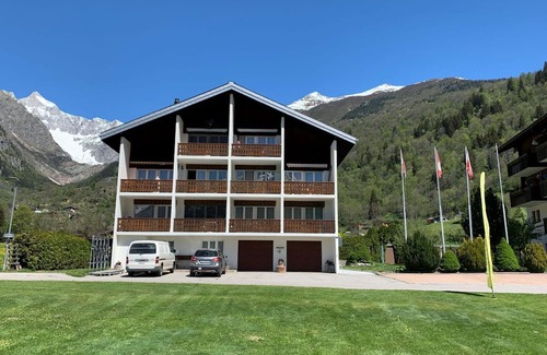 Reckingen Apartamento | Beautiful apartment for 4 guests with WIFI, TV, balcony and pets allowed