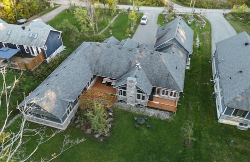 Innisfil Cabaña | Large Innisfil Lakeview Cottage with a Sauna and steps to Lake Simcoe