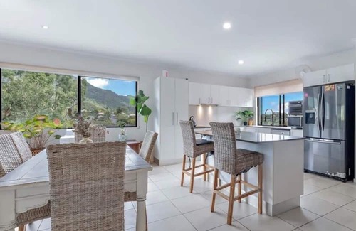 Cannonvale Casa | Coastal Elegance , Gateway to the Whitsundays -per friendly– Min 3-Month Stay