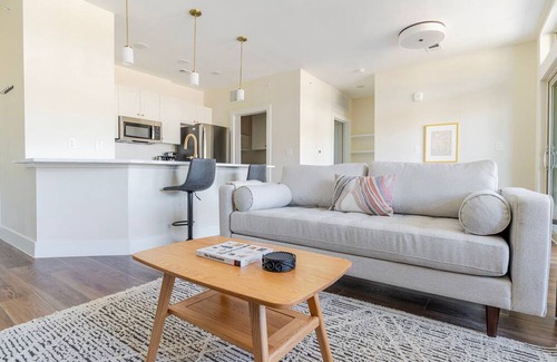 Scofield Farms Apartamento | Blueground | Scofield Farms, pool, nr Walnut Creek Park