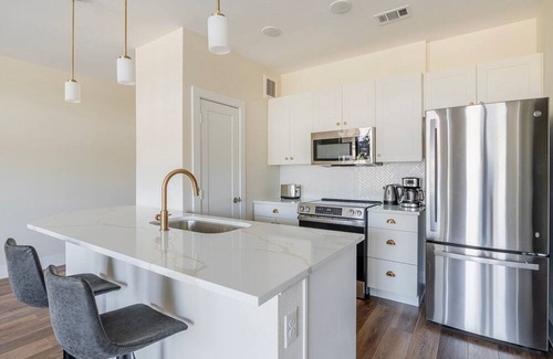 Scofield Farms Apartamento | Blueground | Scofield Farms, pool, nr Walnut Creek Park