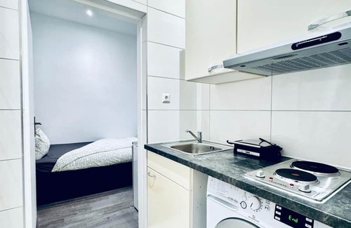 Klosterneuburg Apartamento | Practical Studio Stay with Kitchen, Laundry & Great Location