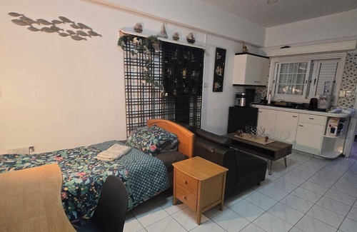Egkomi Apartamento | Stylish studio flat with outdoor 5 min to everything in engomi