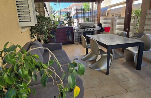 Egkomi Apartamento | Stylish studio flat with outdoor 5 min to everything in engomi