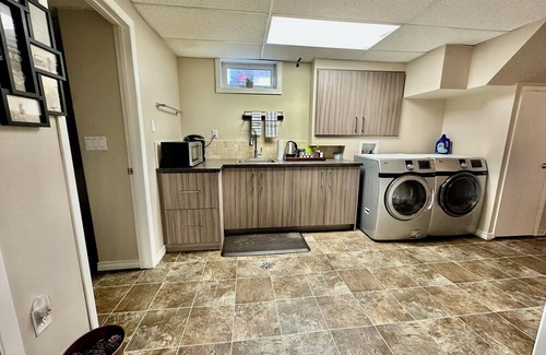 St. Albert Casa | Beautiful Suite with Fenced yard + in suite Kitchen and Laundry