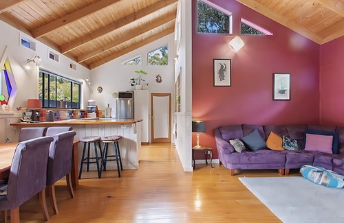 Skenes Creek Casa | Peaceful, creative home in a lush bush setting, only 300m from the beach!