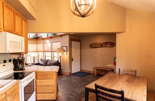 Salida Cabina | Secluded Getaway with Mountain Views along the Arkansas River in Colorado