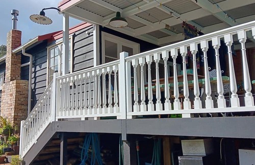 Port Waikato Cabaña | Cosy retreat at Port Waikato with amazing sunsets and river views