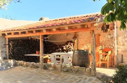 Duraton Casa | Rural House 'El Escondite De Los Duendes' with Mountain View, Private Garden and Wi-Fi