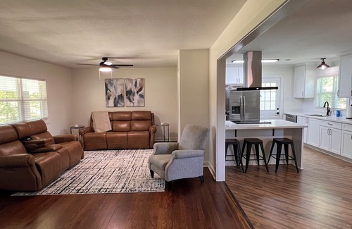 Brandon Casa | Welcome to South of Town in Brandon, MS — a cozy 3BR, 2BA fully furnished home.