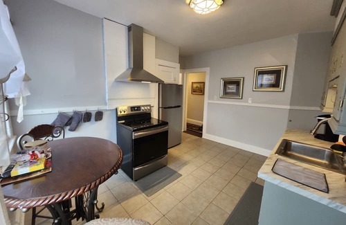 Central Manchester Apartamento | 3-bedroom, 1st floor unit in a beautiful victorian era multifamily home.