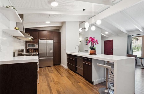 Deerfield Casa | Bright & Modern Home